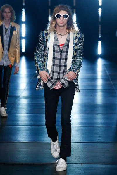 Look 76
